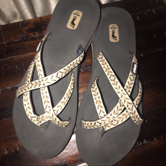 Teva Shoes - Teva mush flip flops